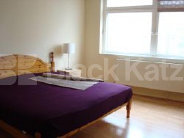 			MINUTES TO HYDE PARK!, 3 Bedroom, 1 bath, 1 reception Flat			 Moscow Road, QUEENSWAY